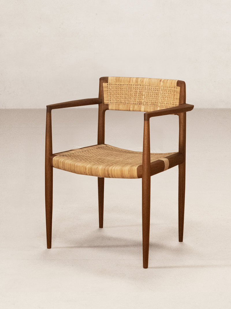 Phantom Hands Tangāli Dining Chair (Two Arms)