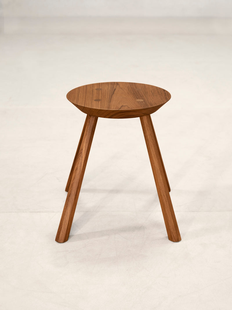 Phantom Hands DW 01 Stool