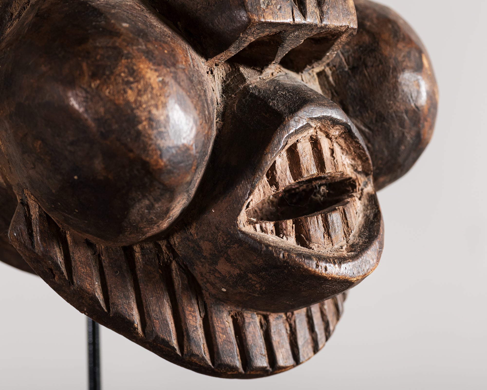 Decorative African Mask, Cameroon, 1950s – Hunt Modern